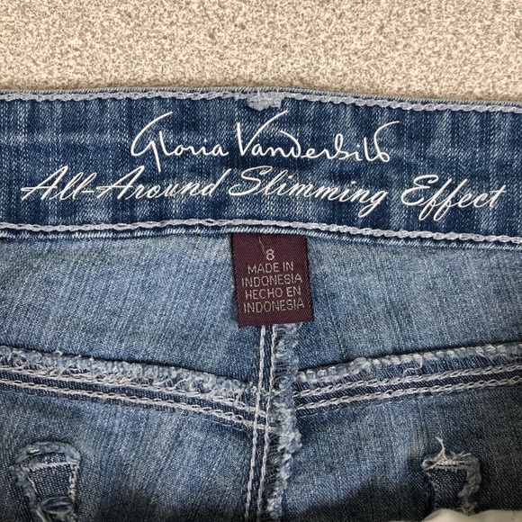 Gloria Vanderbilt “Jordyn” All Around Slimming Effect Embroidered Capri Jeans - Picture 9 of 13